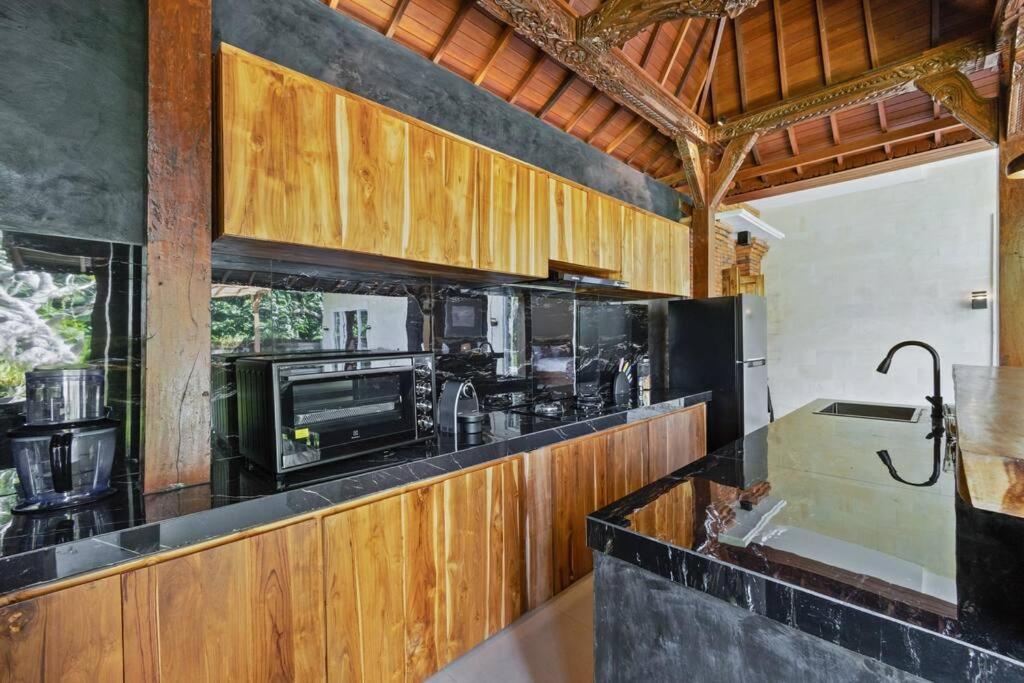 אובוד New 4 Bedroom Villa Surrounded By Jungle And Ricefields מראה חיצוני תמונה